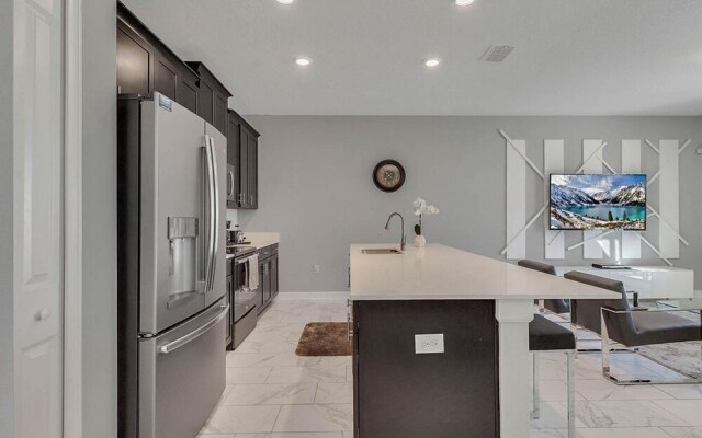 Marvelous 4 Bedroom w/ Screened Pool Close to Disney 1569