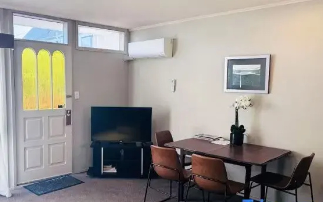 Merivale Court Family Suit(2bedr)-Unit 1