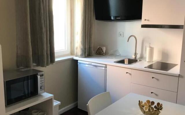 New and Unique Charming Studio at Campolide