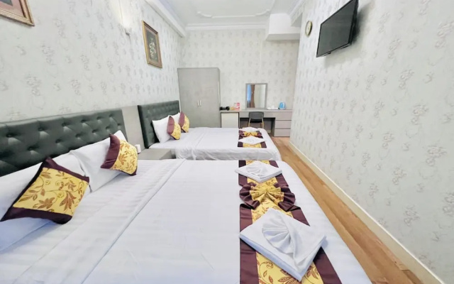 RedDoorz Truc Huyen Hotel
