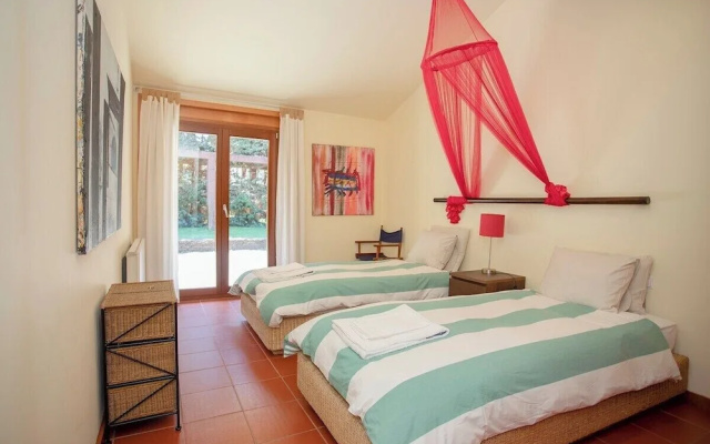 Liiiving in Caminha Countryside Pool House