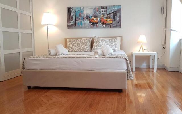 Ionian Apartment- Athens Center, 6 Bd, 2.5 Bath