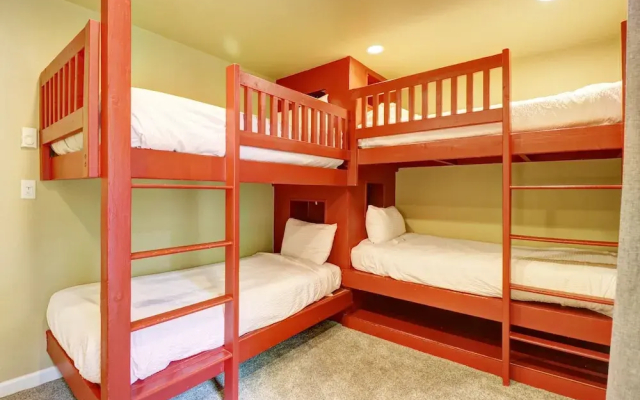 Amazing Ski-In Ski-Out Condo, Pet Friendly - Very Spacious - CM236 by RedAwning