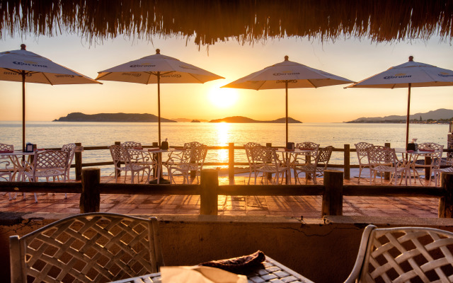 San Carlos Plaza Hotel, Beach & Convention Center