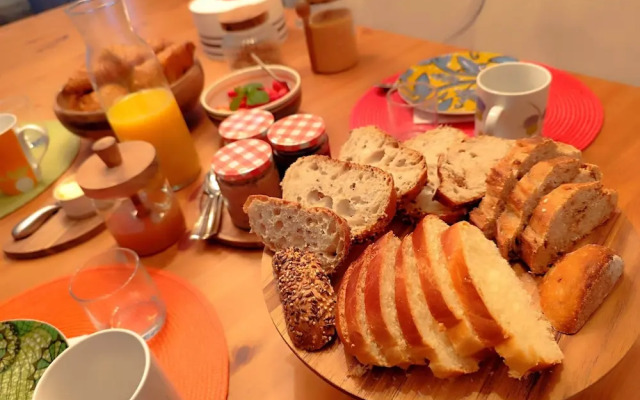 Les Grands Cyprès - chambres d'hôtes, bed and breakfast