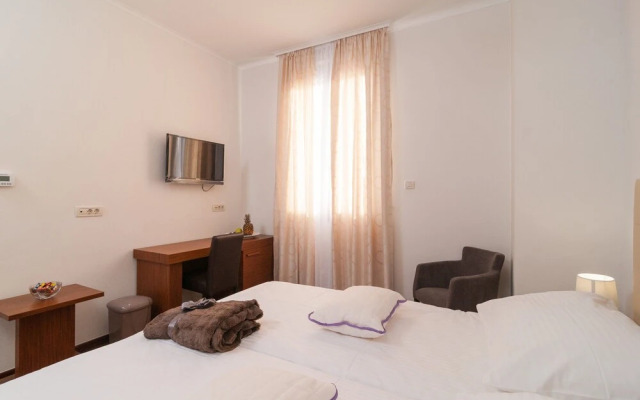 Luxury Rooms near Beach 2
