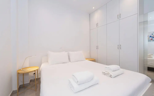 Spacious Modern Apt in Athens near Metro