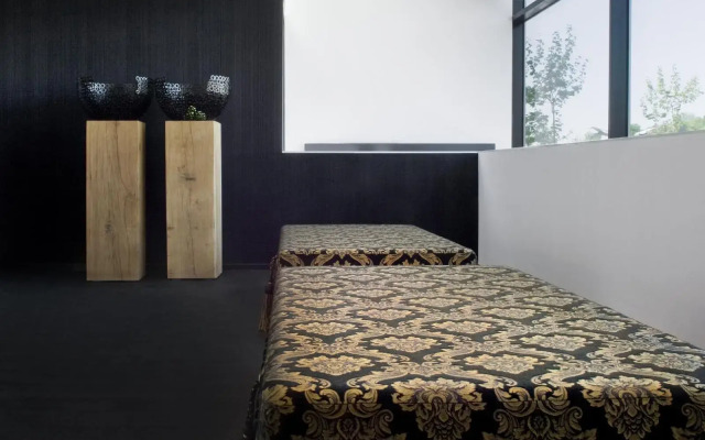 Carbon Hotel - Different Hotels