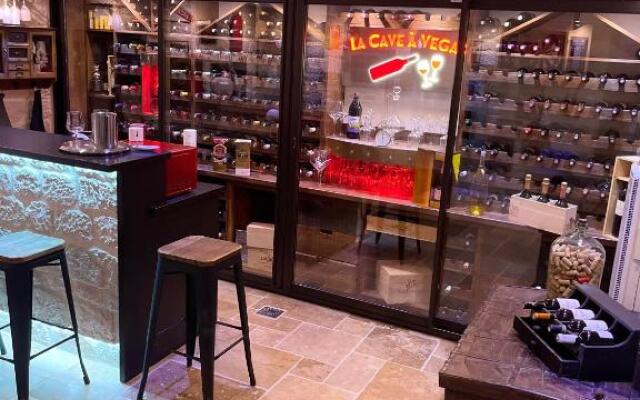 Chambre d h¿tes ind¿ndante Jacuzzi Cave Bar SUITE 785