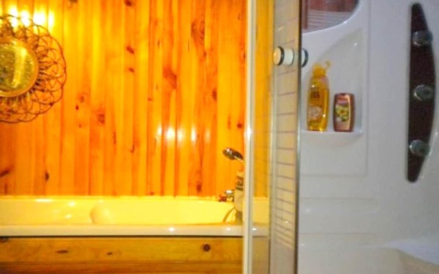 Villa With 4 Bedrooms in Trets, With Wonderful Mountain View, Private