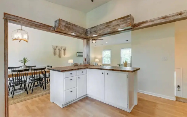 Pet-Friendly Lake Norman Retreat