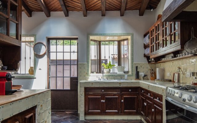 HOLT - Classic Chalet with Pool Overlooking Parroquia