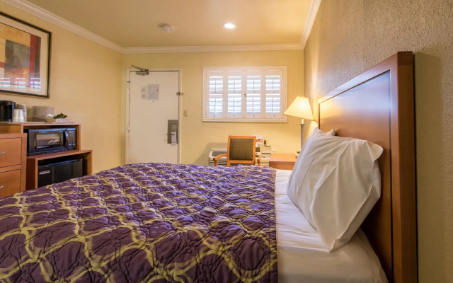 SOMA Park Inn – Civic Center