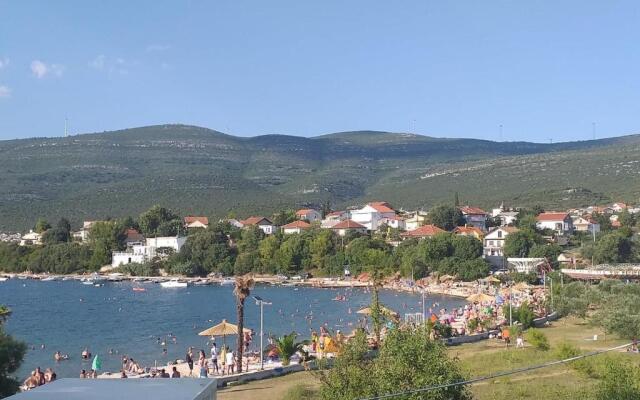 Pool apartment Leonardo