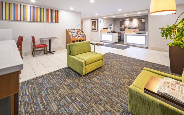 Holiday Inn Express Chicago NW - Vernon Hills, an IHG Hotel