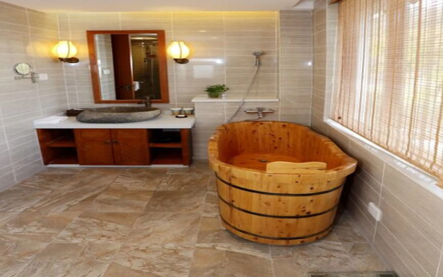 Suzhou Huashan Yinju Hotel