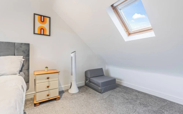 Beautiful 5 Bedroom Home in Coventry 14min to NEC