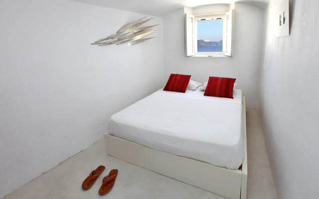 Menias Cave House