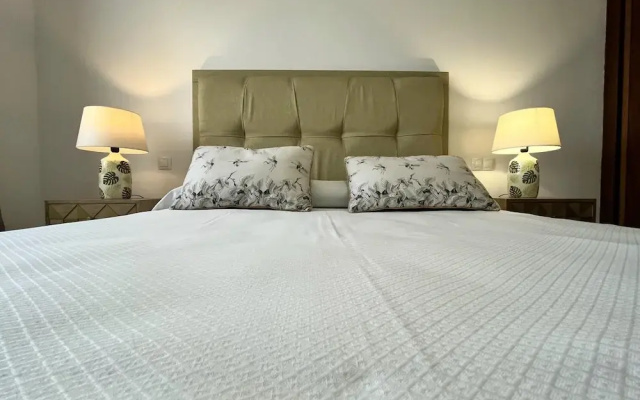 House - Sleeps 6 - Pool - Pet Friendly