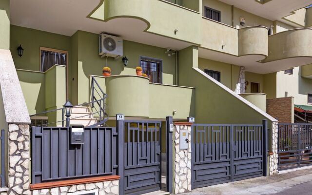 Pleasant Holiday Home in Mondragone With Garden