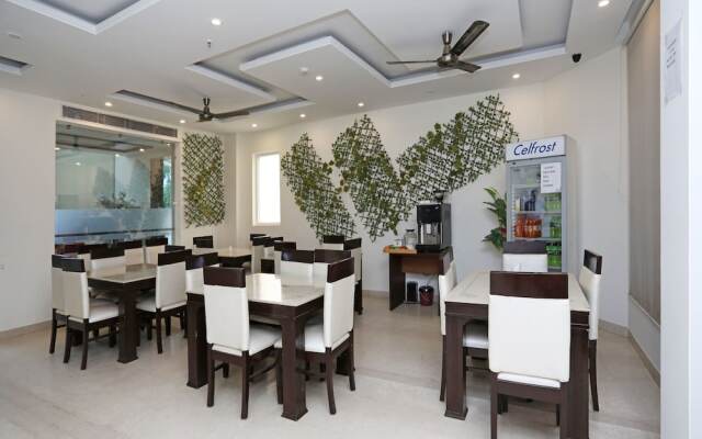 OYO 9532 Hotel Q-Cent