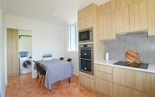 Main Stay 8, 1 Main Street