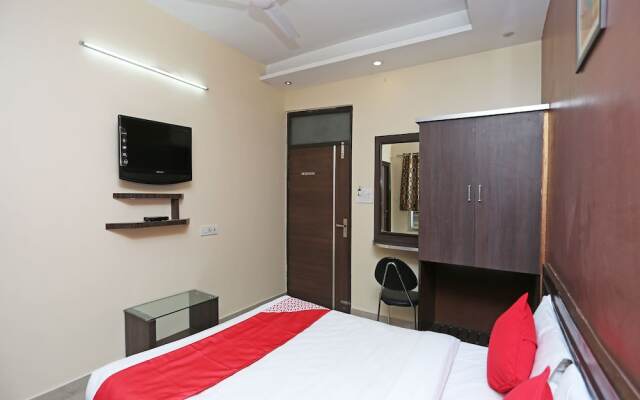 OYO 10588 Hotel Golden Square