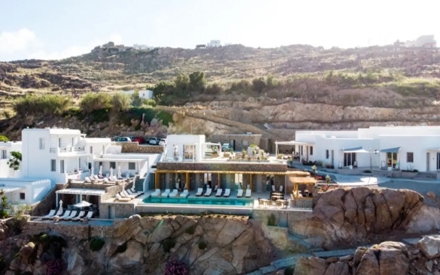 Super Paradise Hotel