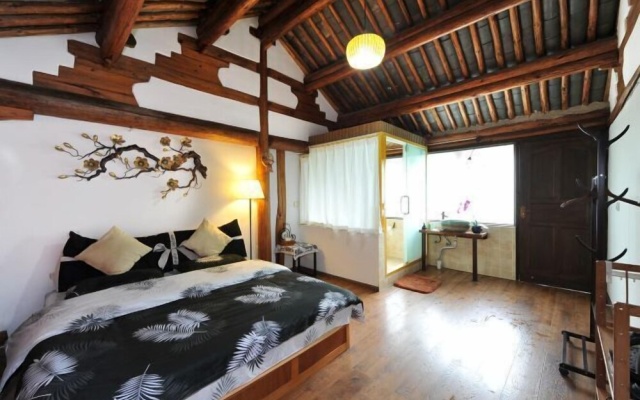 Dali Ancient Town Flower Court Moon House B&B – Guest Rooms – Dali