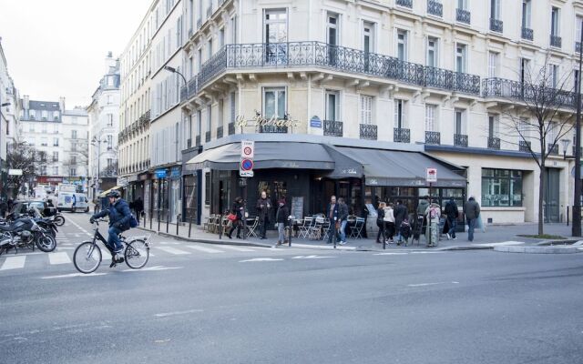 Place de la Republique Hideaway