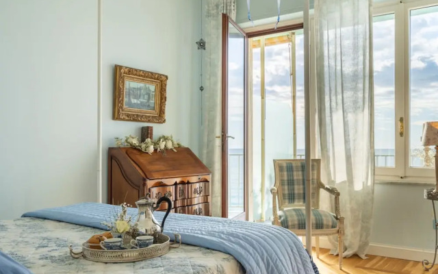 Pieds Dans Leau Riva Ligure