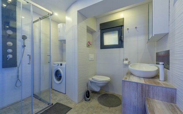 Beautiful Home in Vir With 4 Bedrooms and Wifi