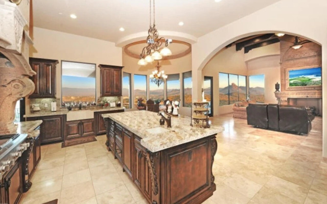 Tuscan Beauty With Incredible Views!