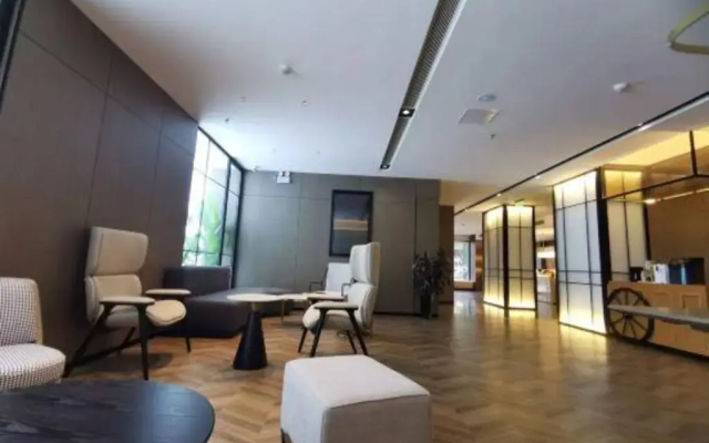 Home Inn Chongqing Lianglukou Station