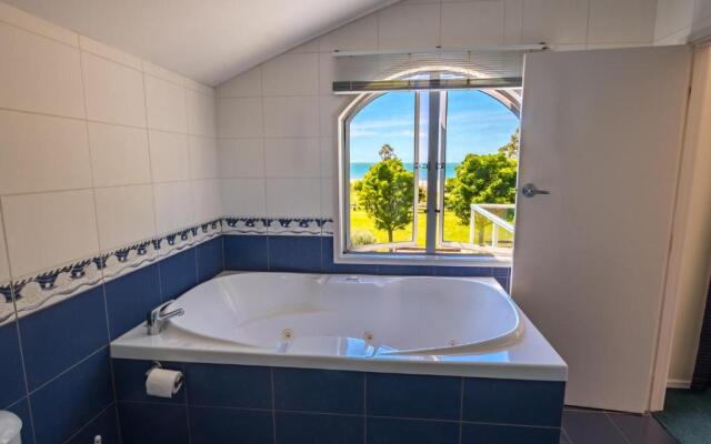 La Casa Al Mare - Golden Bay Beach House