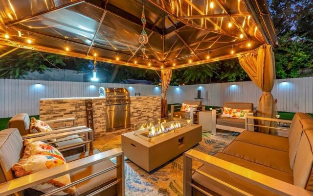 St. Pete Family Bungalow & Private Oasis