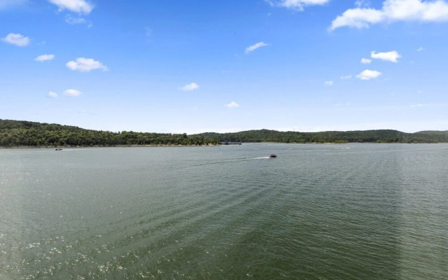 Deluxe 2 Bedroom Villa Lake View