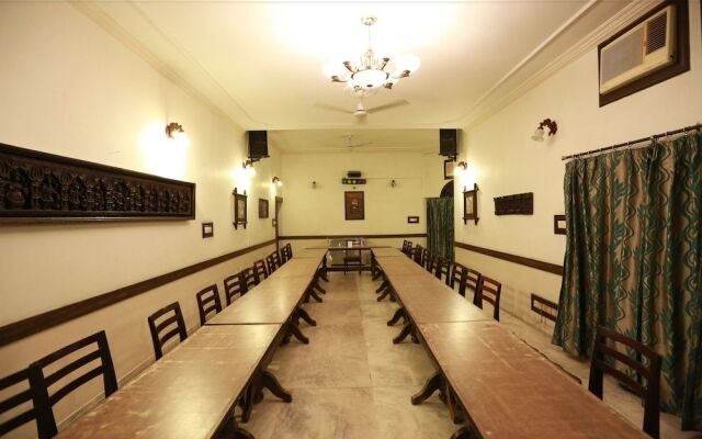 OYO 8844 Meadows Inn