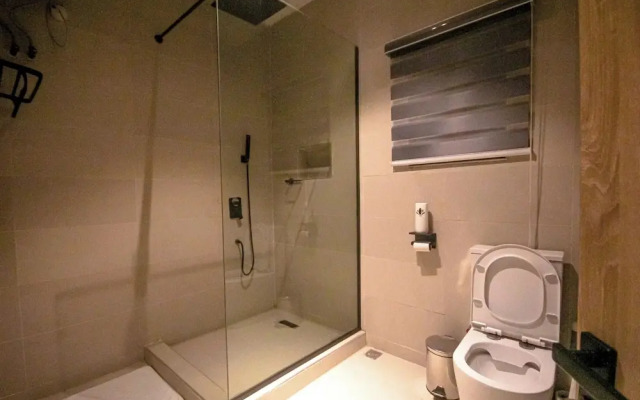 Benin City Blissful Apartment - Cozy 2BR Retreat