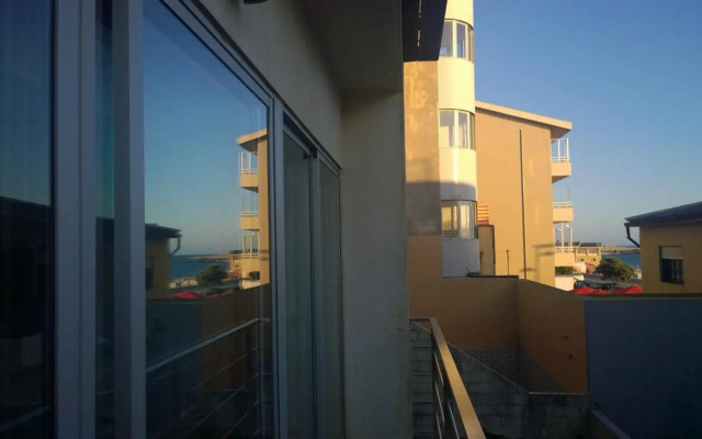 Marginal Luminous Beach Apartment