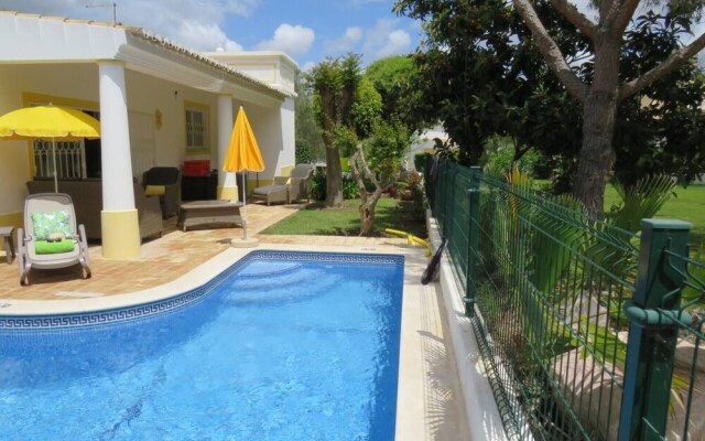 Immaculate 3-bed Villa in Guia Private Pool