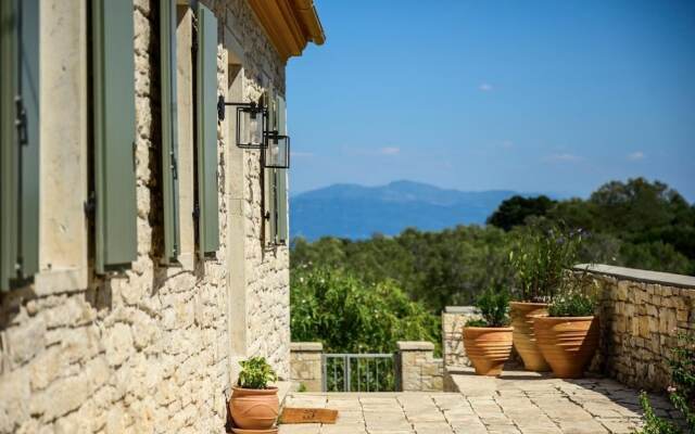 Serenity - Beautiful Newly Renovated Villa Close to Lakka