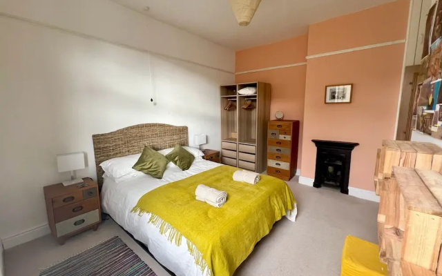Charming 1880S 2Bd Haworth Home