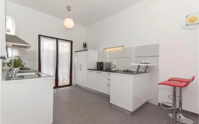 Apartment Sad Cr
