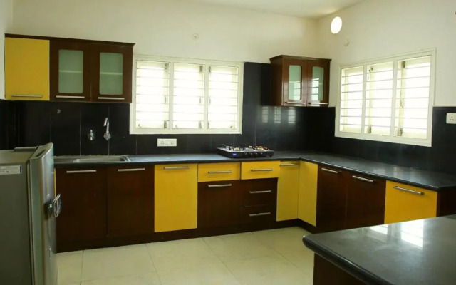 OYO 12459 SilverKey Gachibowli