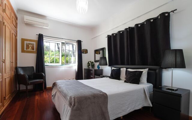 Aroeira Villa Sleeps 10 With Pool