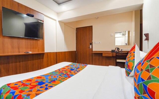 Fabhotel Stayz Inn Us Consulate