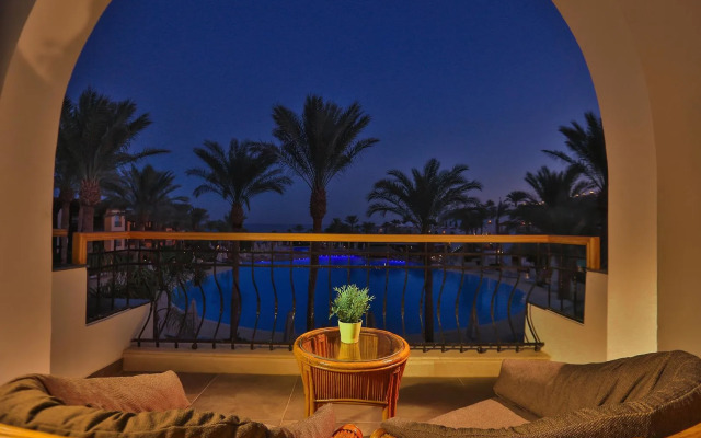 Royal Savoy Hotel & Villas