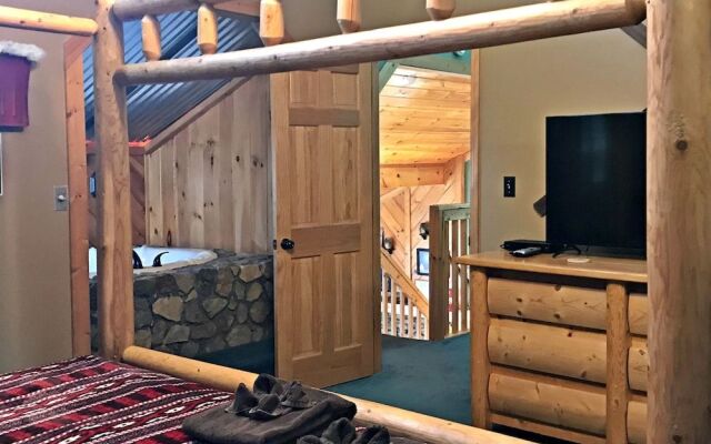 Alpine Vista - 3 Br cabin by RedAwning