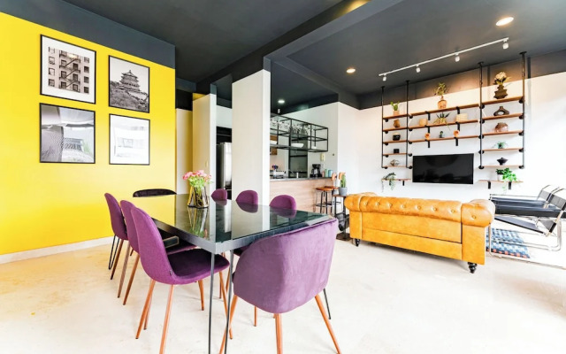 NEW Perfect Location with Free Parking